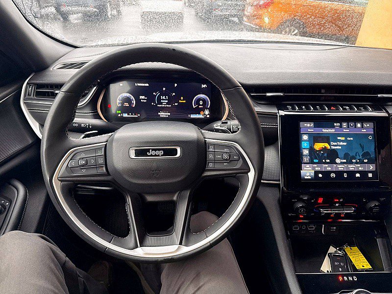 Used 2023 Jeep Grand Cherokee L Laredo image 12