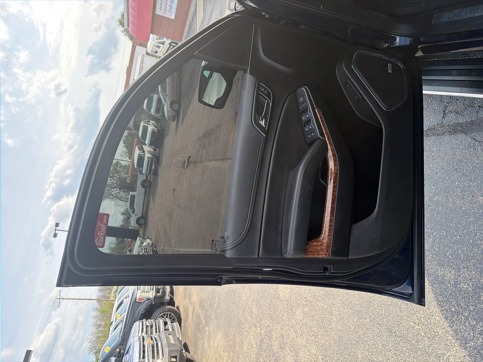 Used 2020 Chevrolet Suburban Premier AWD/4WD image 12