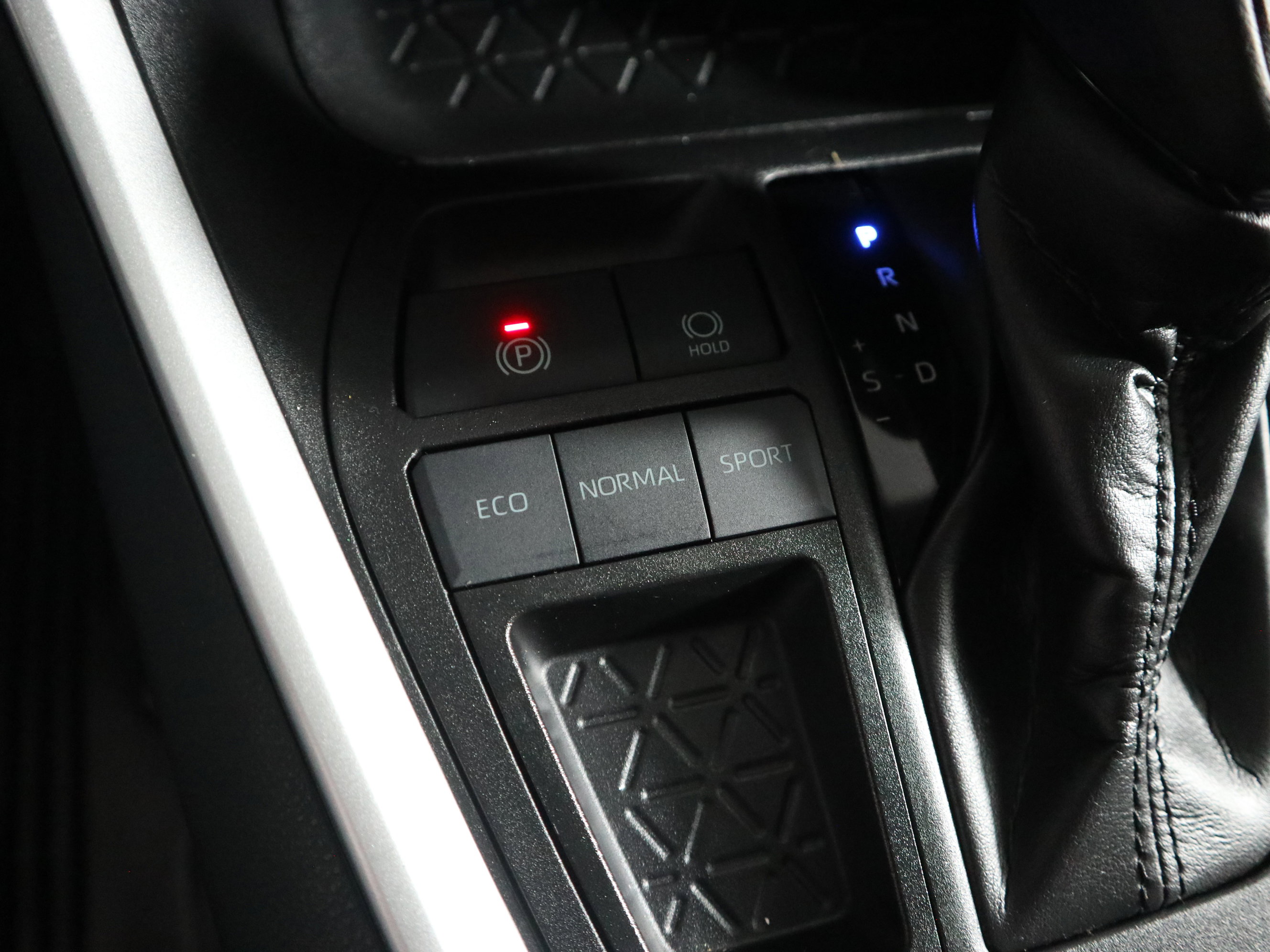 Used 2022 Toyota RAV4 LE image 29