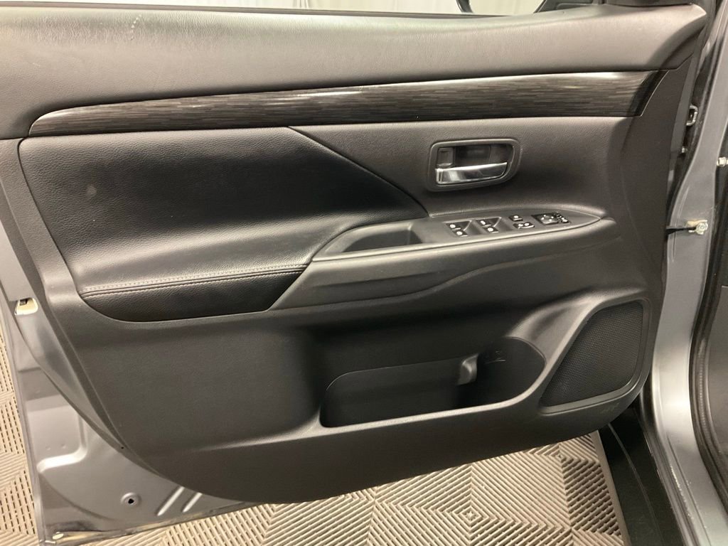 Used 2016 Mitsubishi Outlander GT AWD/4WD image 20