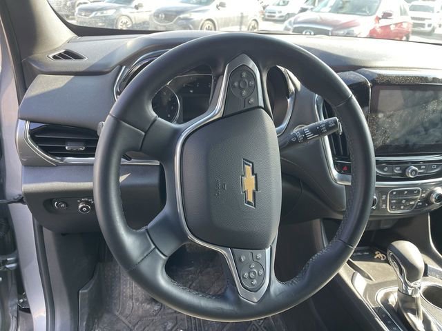 Used 2023 Chevrolet Traverse LT image 3