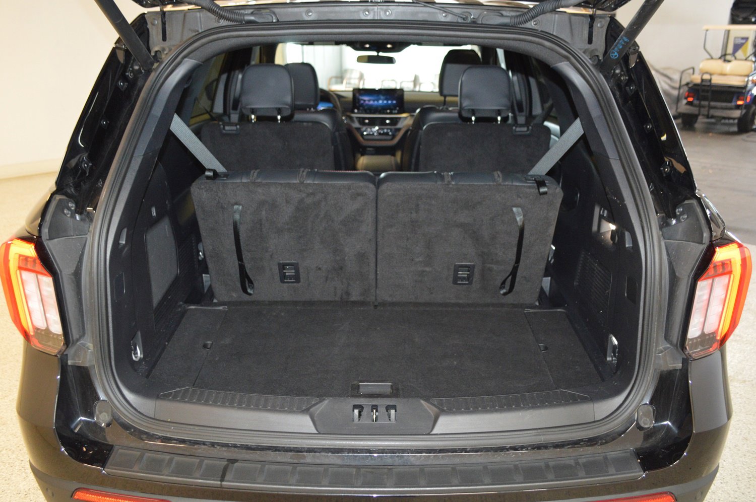 Certified 2025 Ford Explorer ST-Line image 13