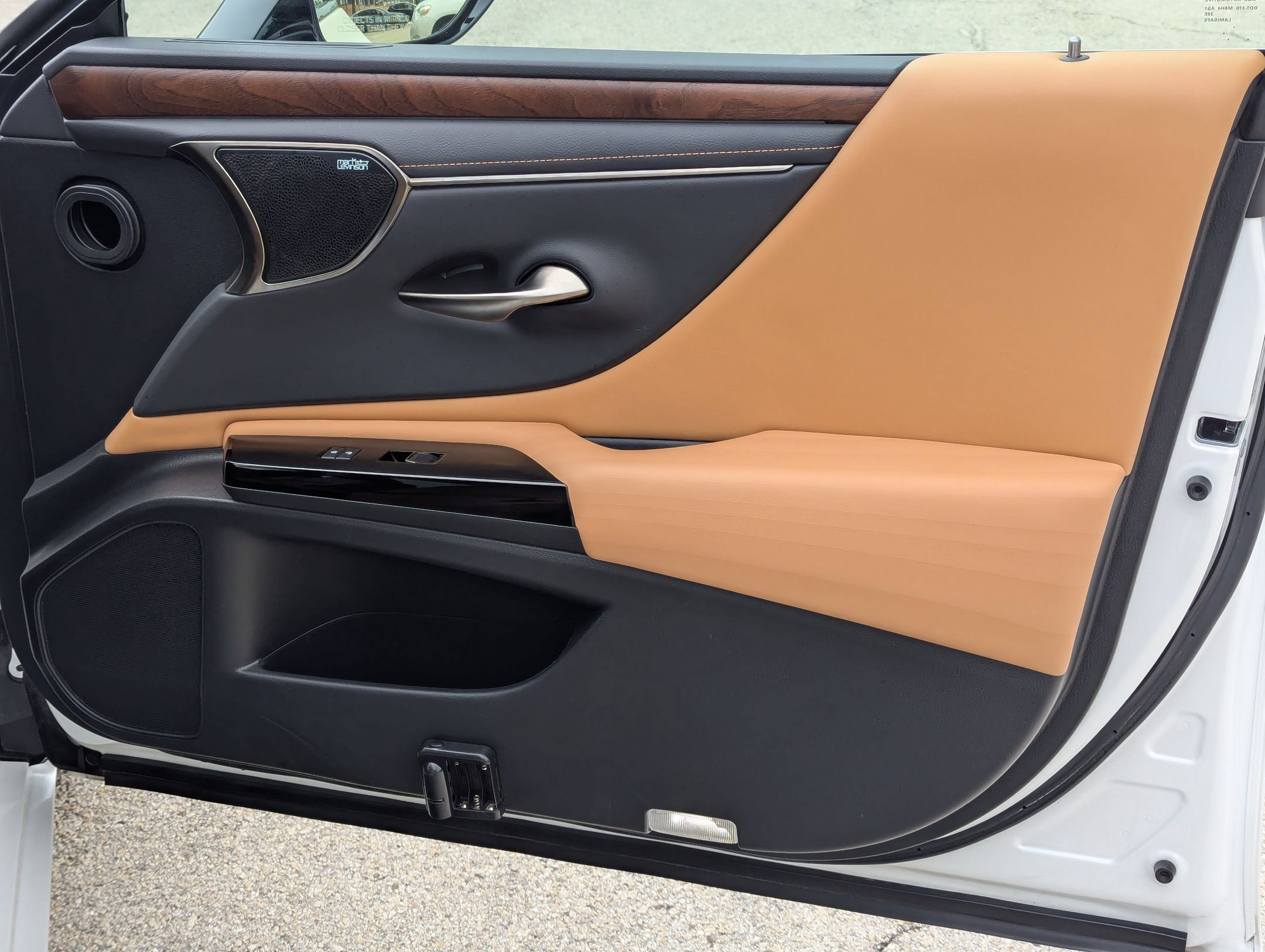 Used 2022 Lexus ES 300h Ultra Luxury image 28