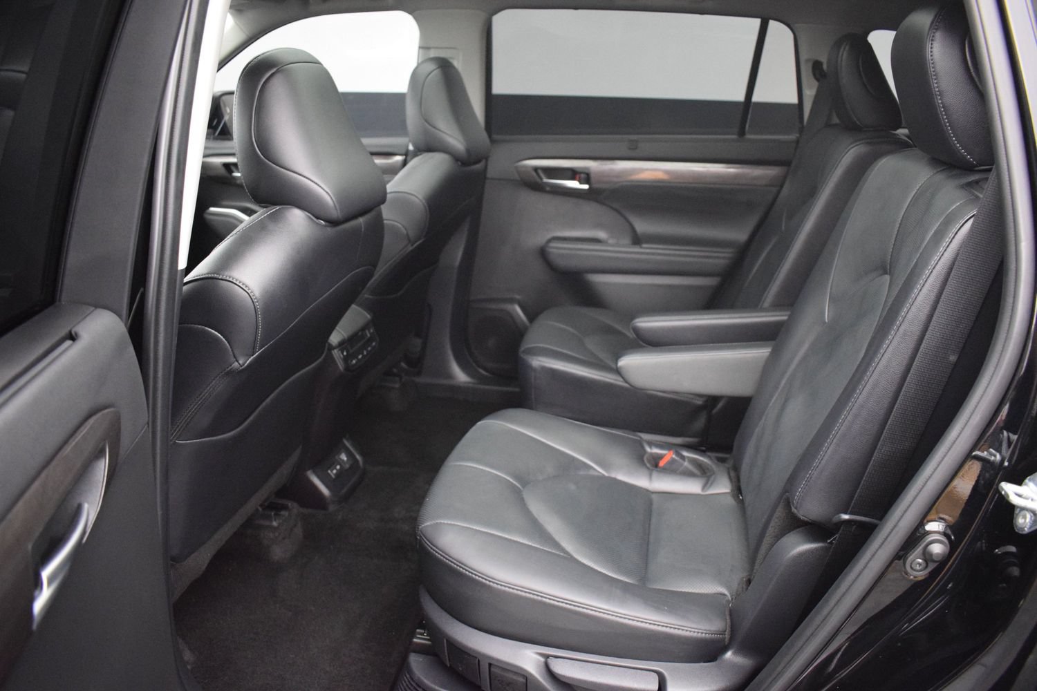 Used 2025 Toyota Highlander Platinum AWD/4WD image 15