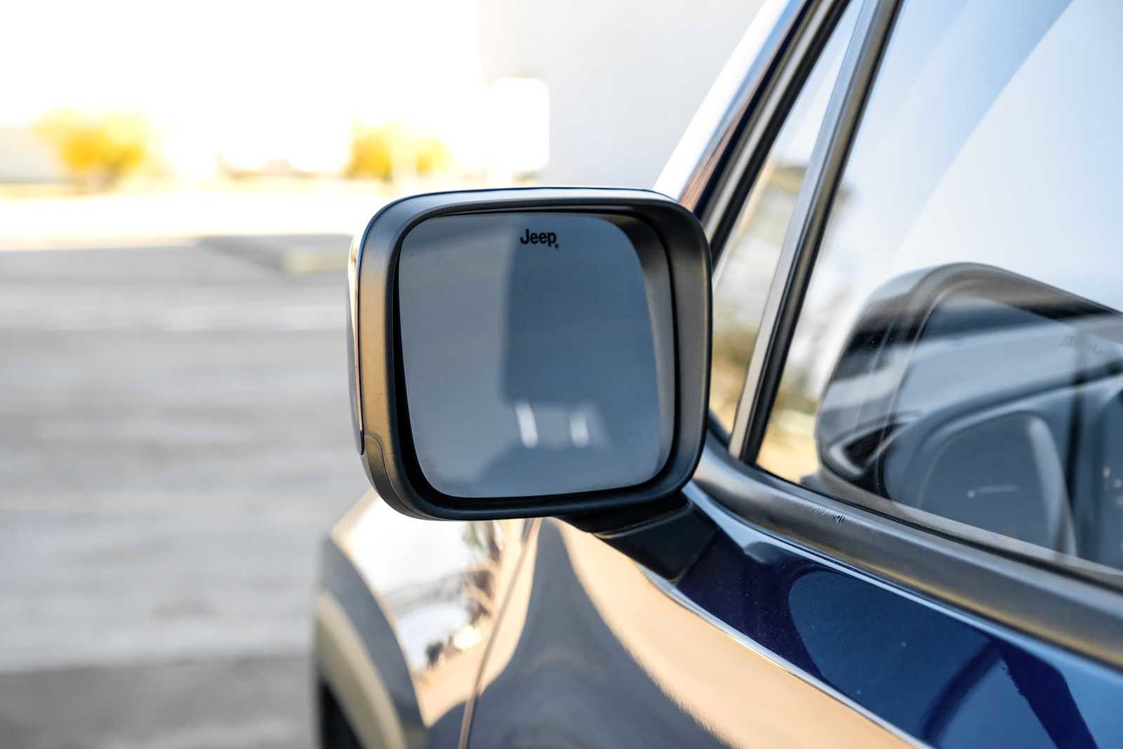 Used 2017 Jeep Renegade Latitude w/ Cold Weather Group image 38