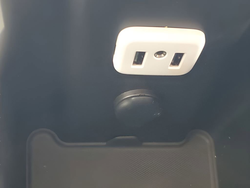 Used 2020 Buick Envision Essence image 32