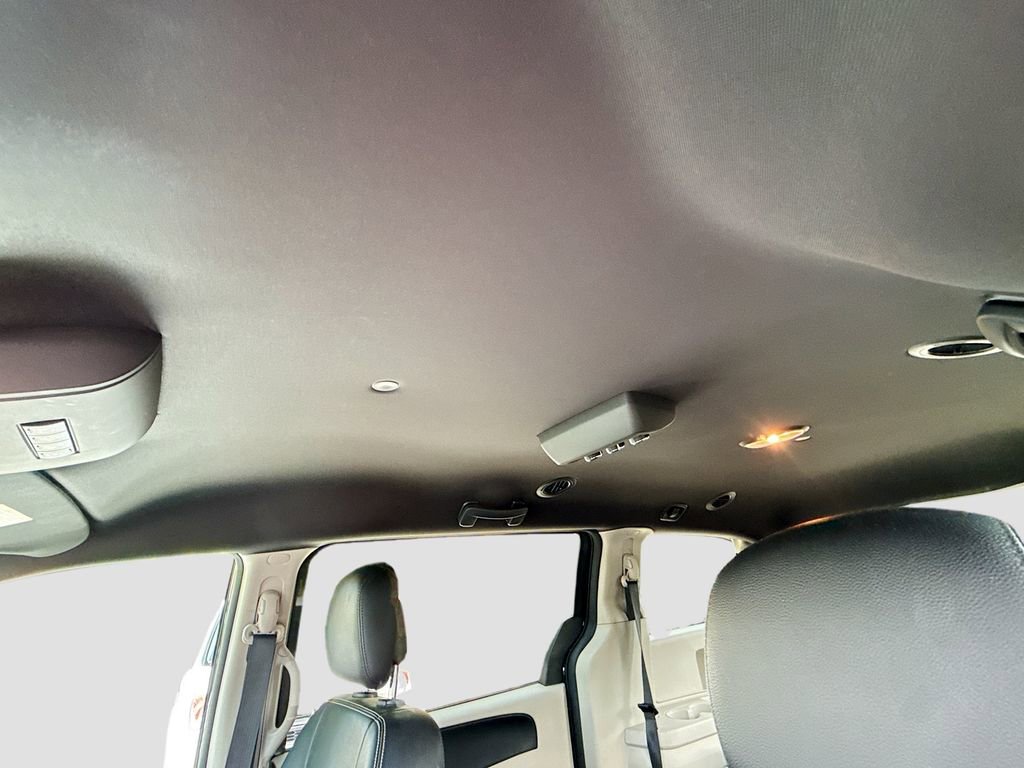 Used 2020 Dodge Grand Caravan SXT image 20