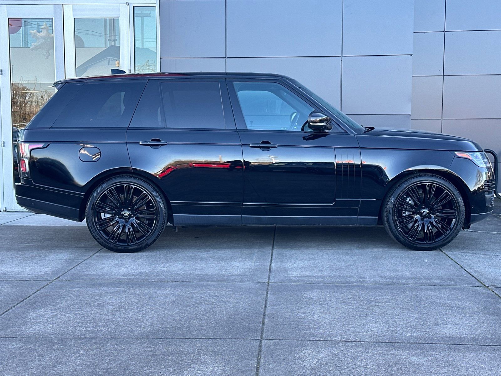 Used 2020 Land Rover Range Rover HSE image 2