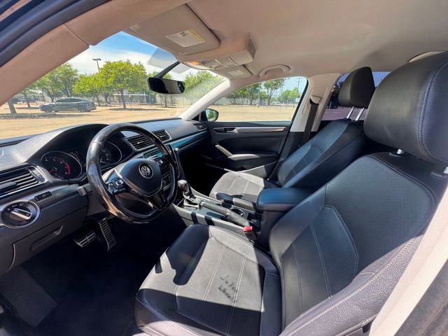Used 2018 Volkswagen Passat 2.0T R-Line w/ R-Line Lighting Package image 9
