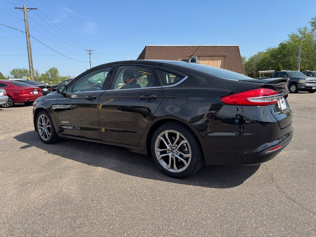 Used 2017 Ford Fusion SE w/ Equipment Group 601A image 10