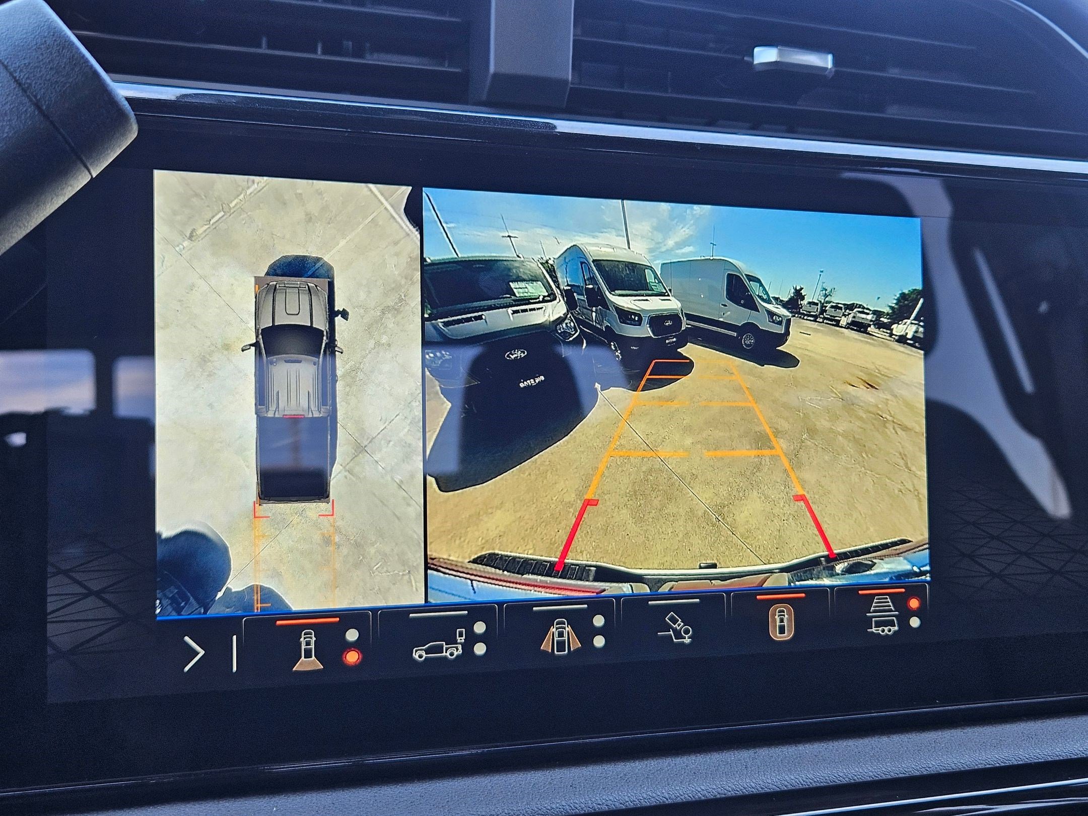 Used 2025 GMC Sierra 2500 AT4 image 25