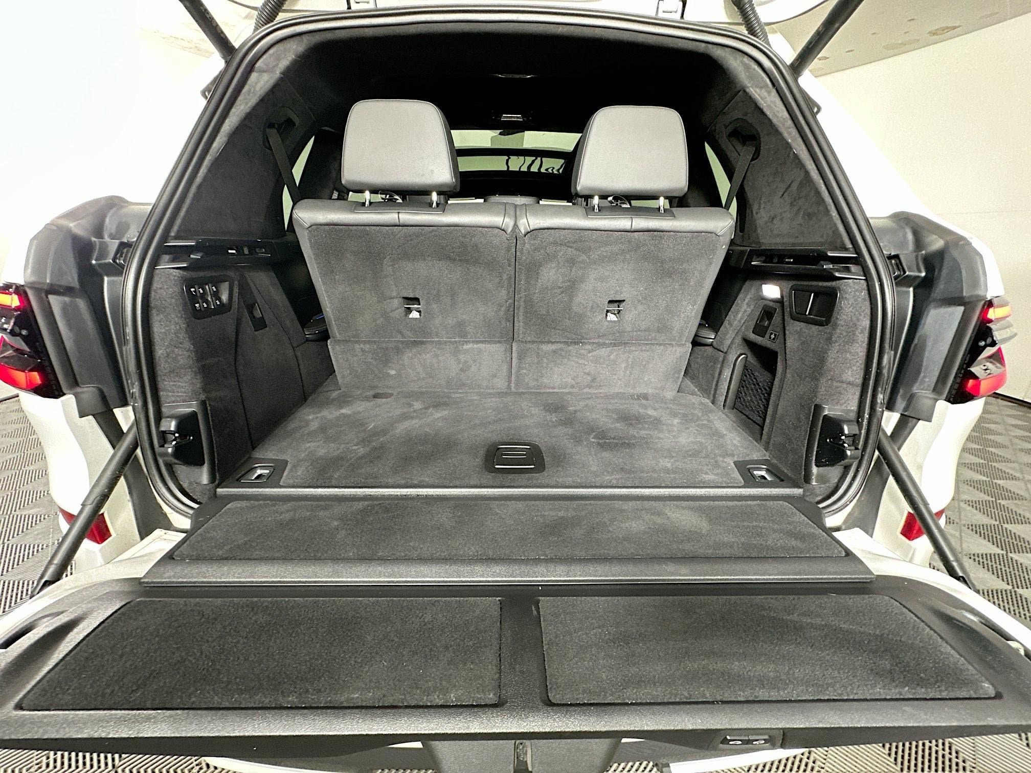 Used 2025 BMW X7 M60i AWD/4WD image 26