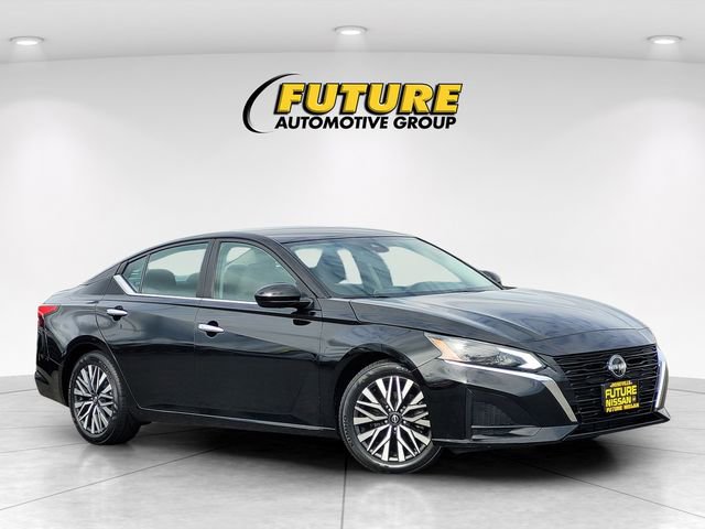 Certified 2023 Nissan Altima 2.5 SV image 1