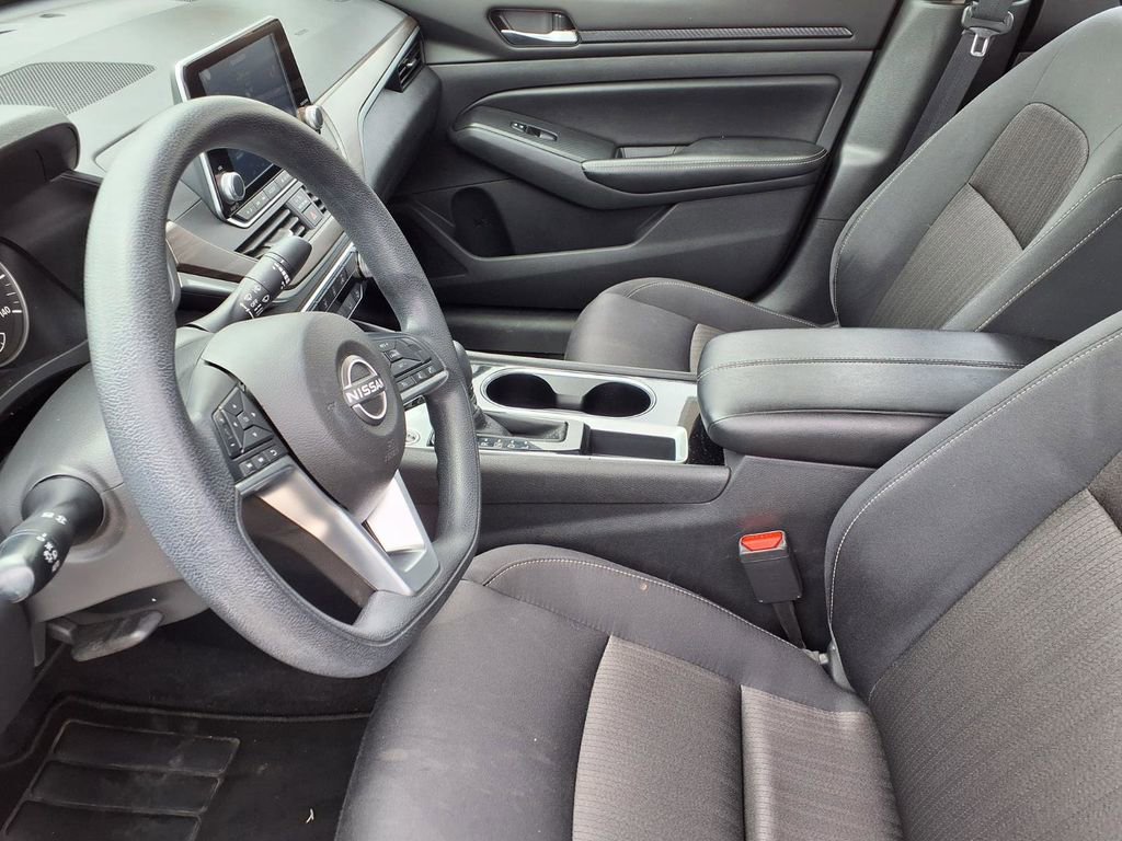 Used 2024 Nissan Altima 2.5 SV FWD image 17
