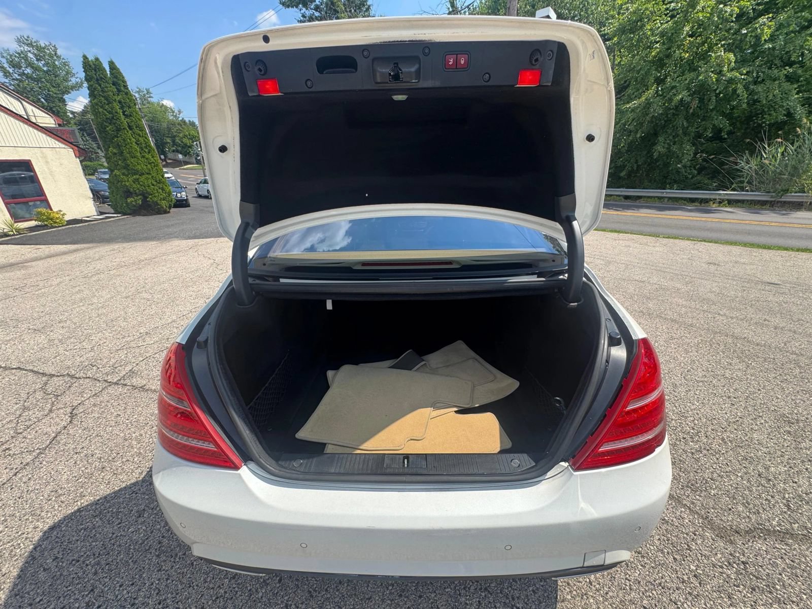 Used 2010 Mercedes-Benz S 550 w/ Sport Pkg image 13