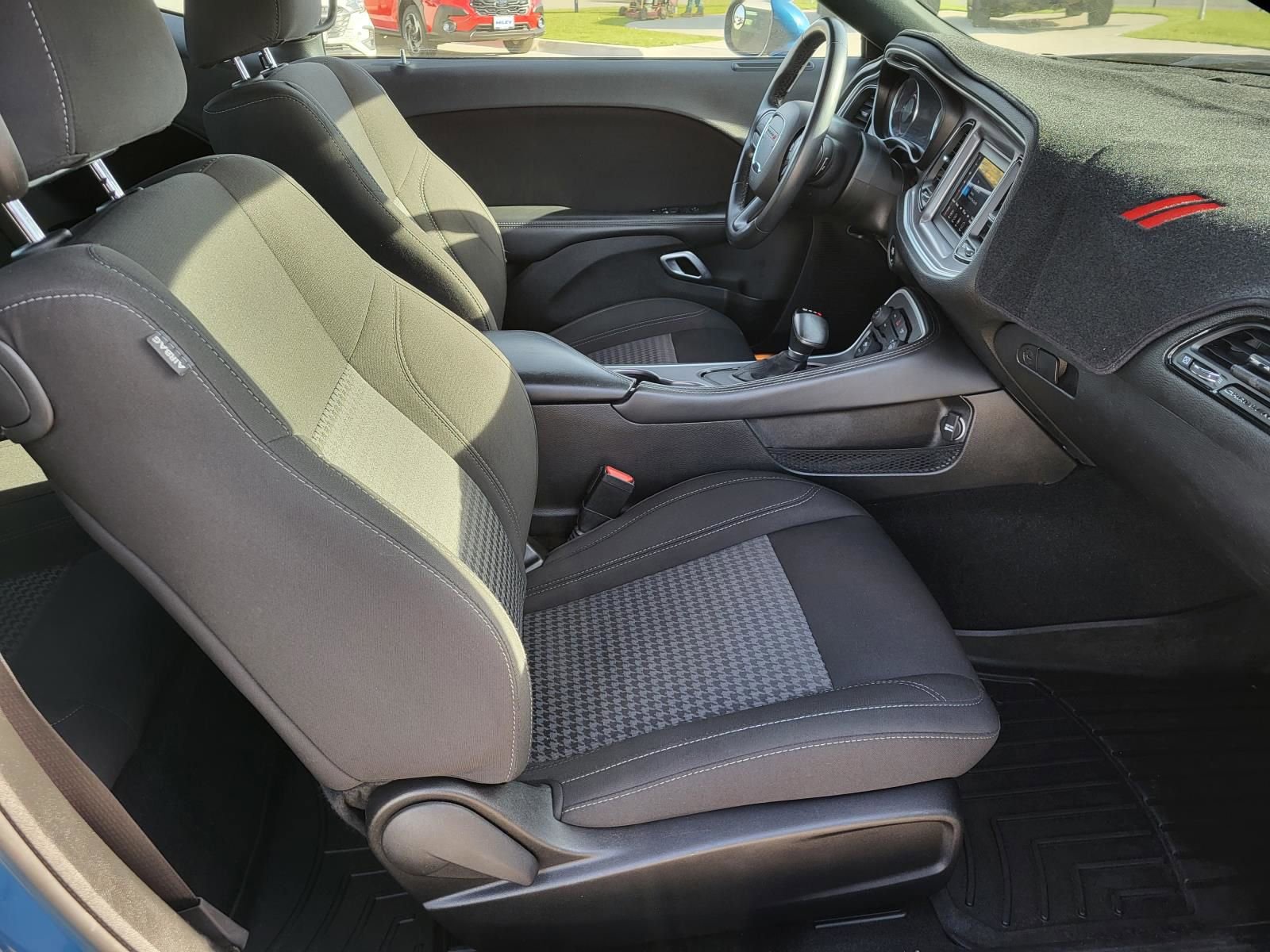 Used 2022 Dodge Challenger SXT image 8