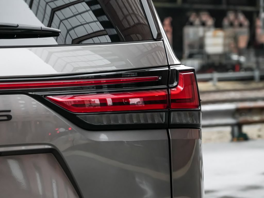 Used 2025 Lexus LX 700h Luxury w/ Appearance Package image 12
