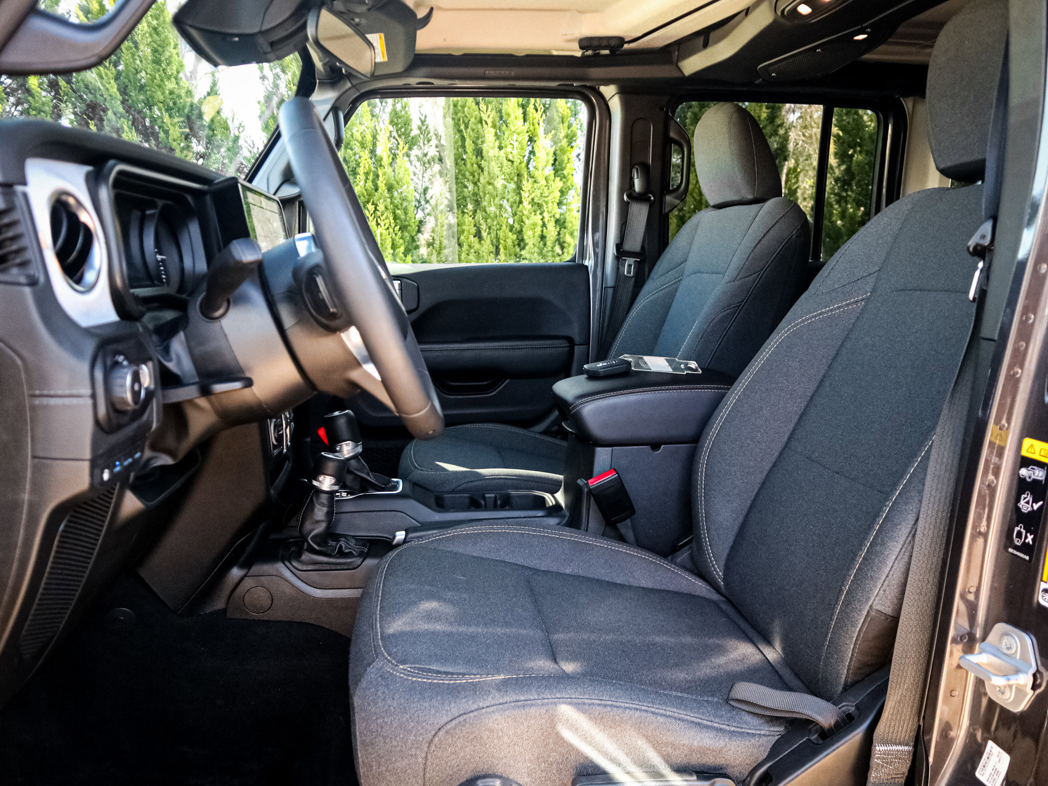 Used 2025 Jeep Wrangler Sahara image 17