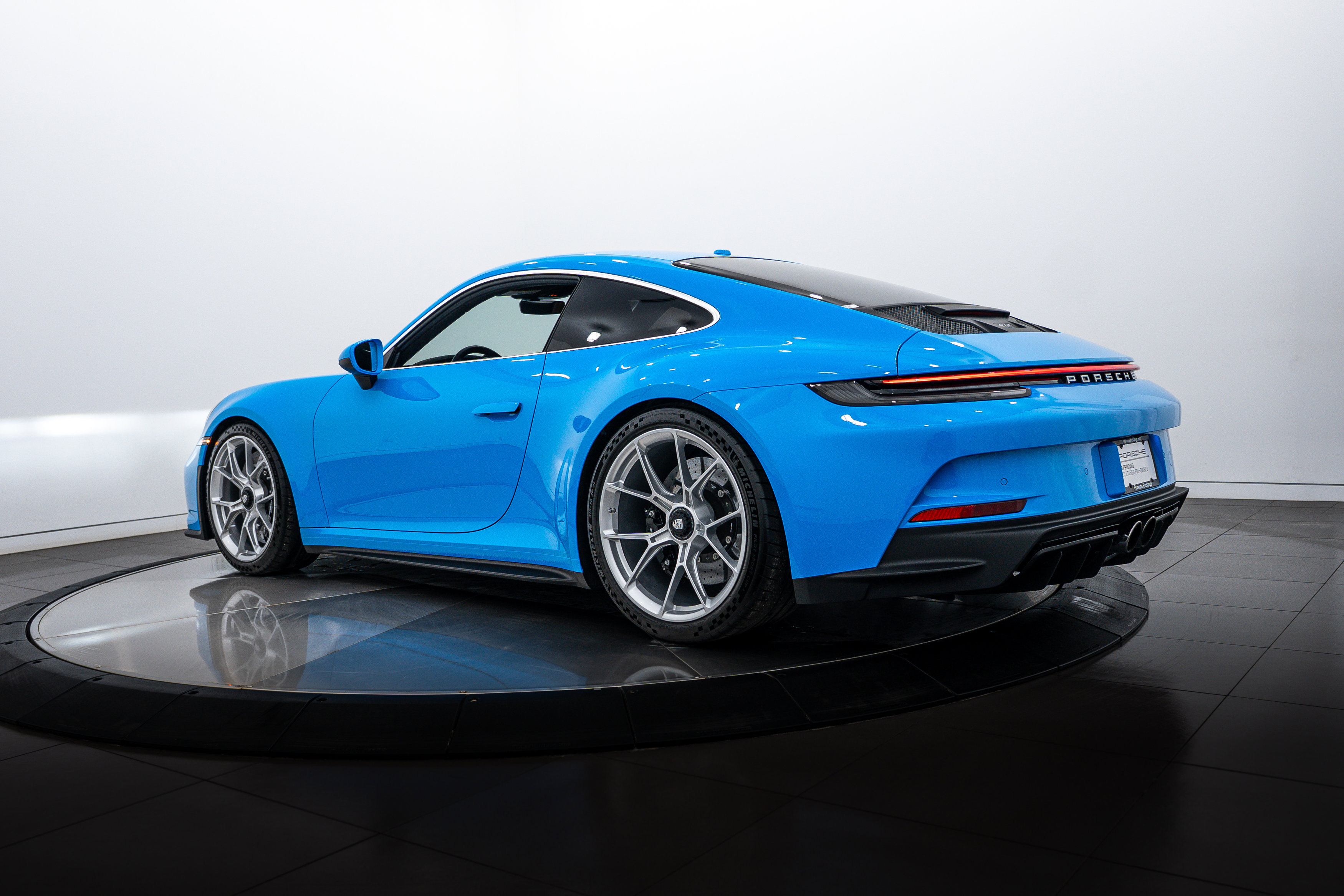 Certified 2022 Porsche 911 GT3 RWD image 3
