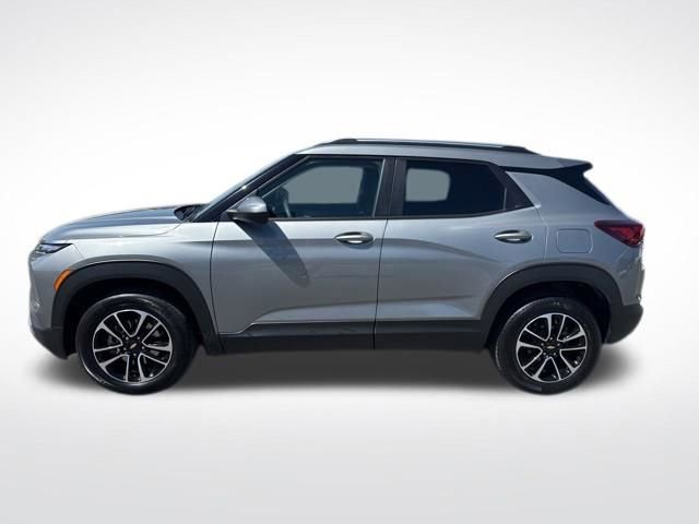 Used 2025 Chevrolet TrailBlazer LT AWD/4WD image 2