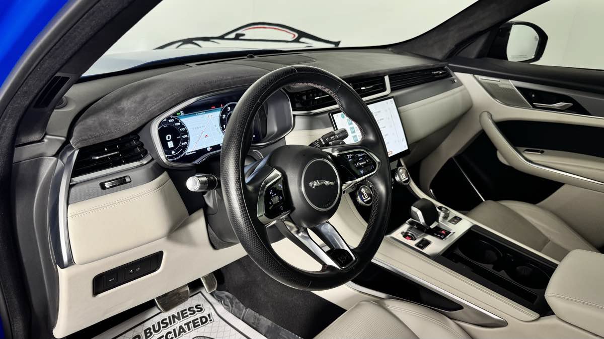 Used 2022 Jaguar F-PACE SVR AWD/4WD image 16