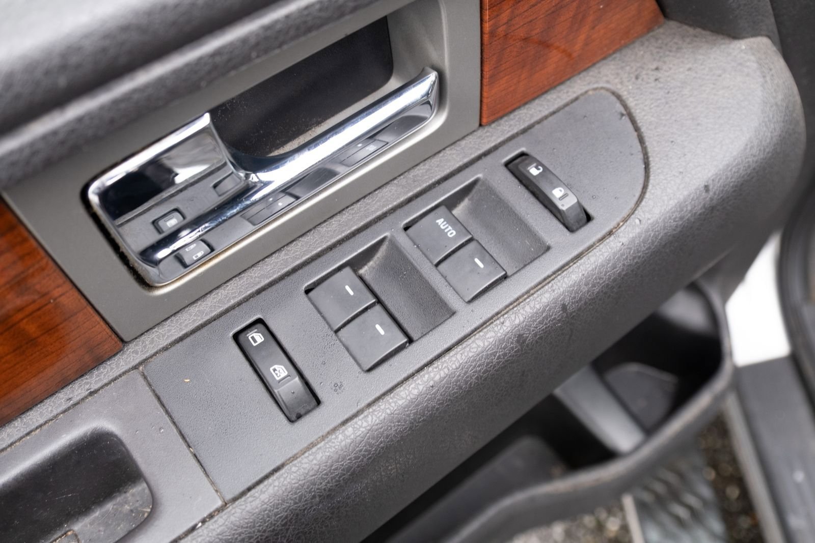 Used 2010 Ford F150 Lariat image 9