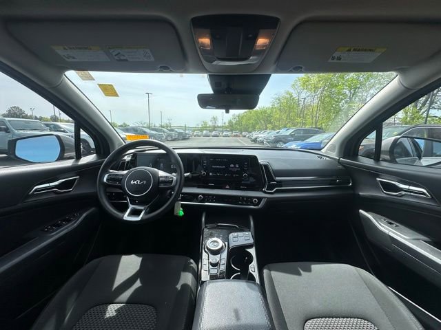 Used 2023 Kia Sportage LX image 2
