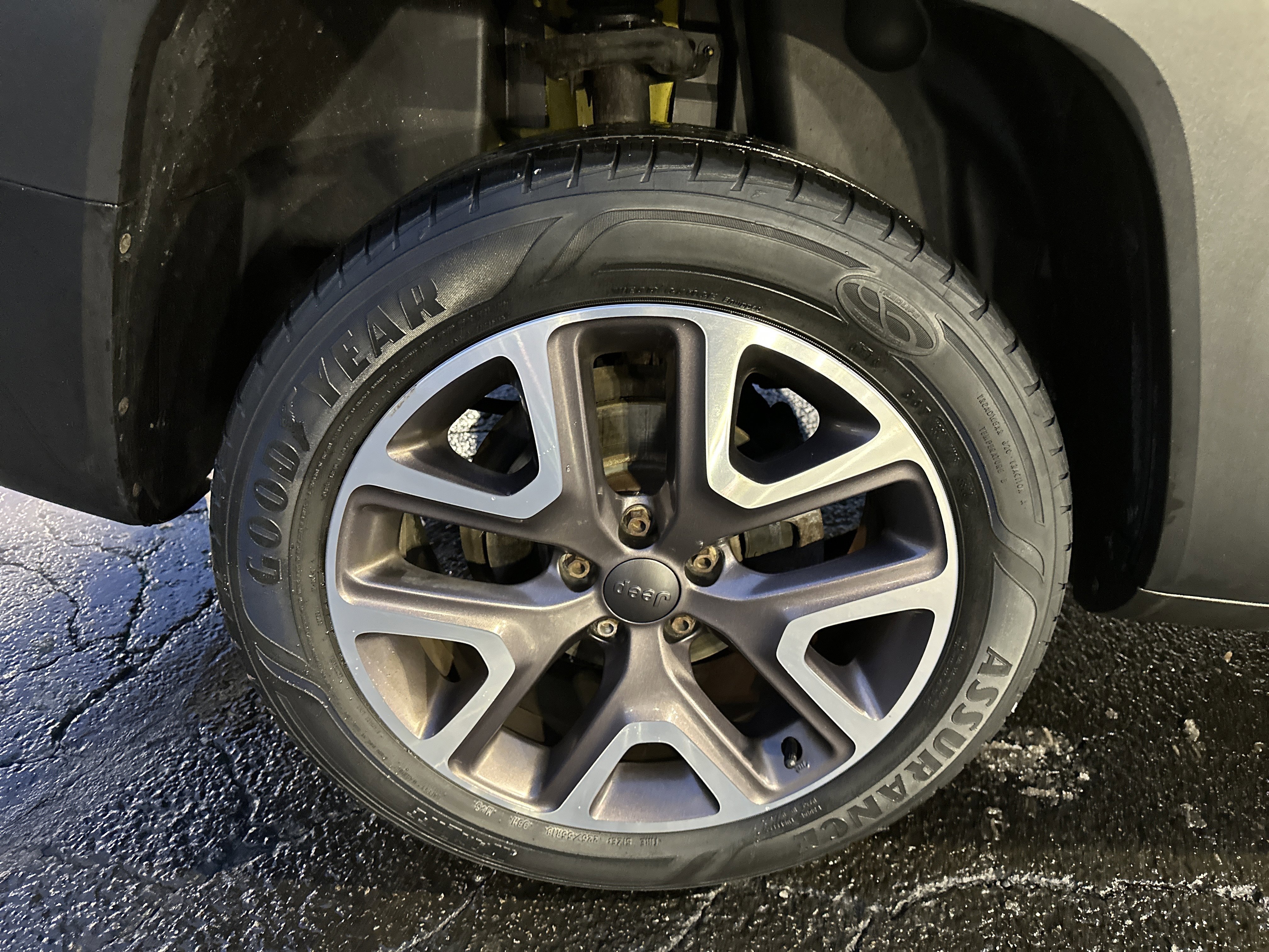 Used 2015 Jeep Renegade Latitude w/ Popular Equipment Group image 12