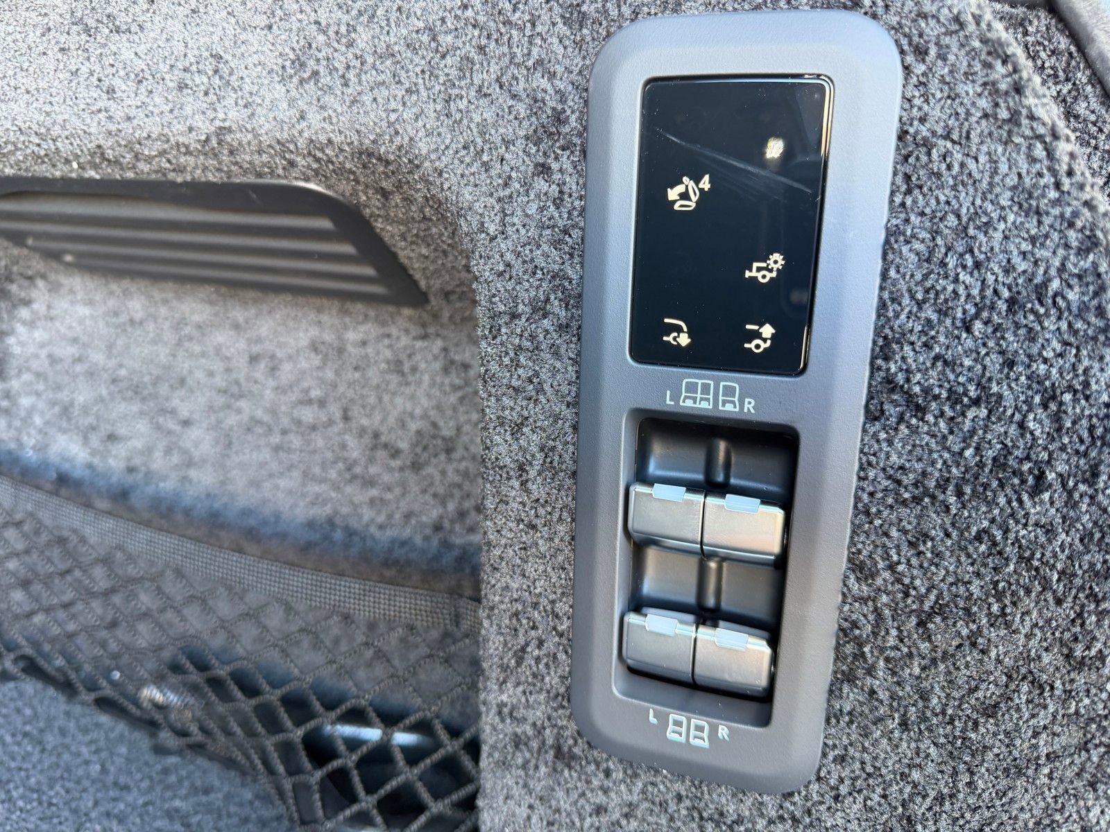 New 2026 Land Rover Range Rover Long Wheelbase SE image 37