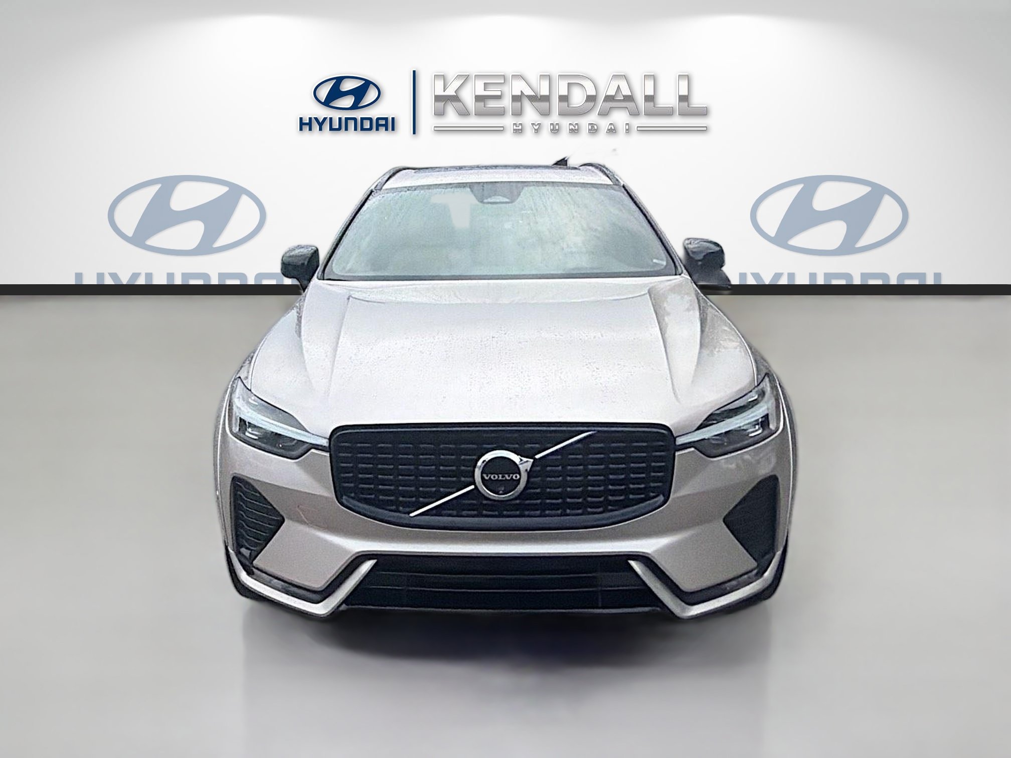 Used 2024 Volvo XC60 B5 Ultimate AWD/4WD image 2