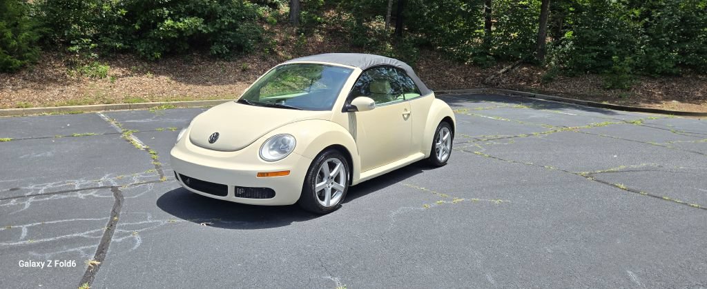 Used 2010 Volkswagen Beetle Convertible FWD image 1