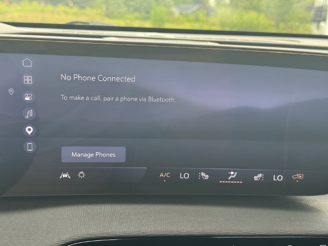 Used 2025 Buick Enclave Preferred AWD/4WD image 36