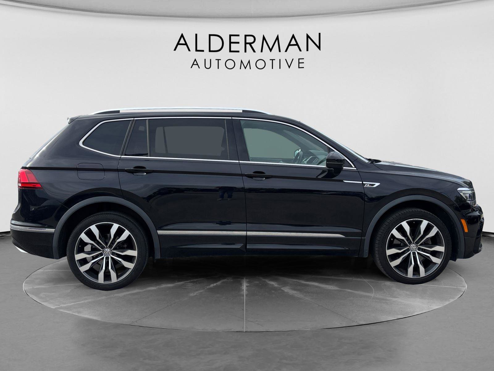 Used 2020 Volkswagen Tiguan SEL Premium R-Line AWD/4WD image 3