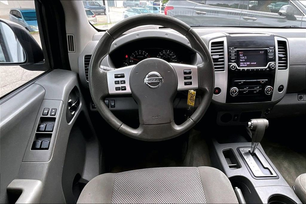 Used 2018 Nissan Frontier SV image 5