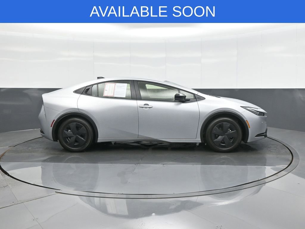 Used 2026 Toyota Prius LE FWD image 8