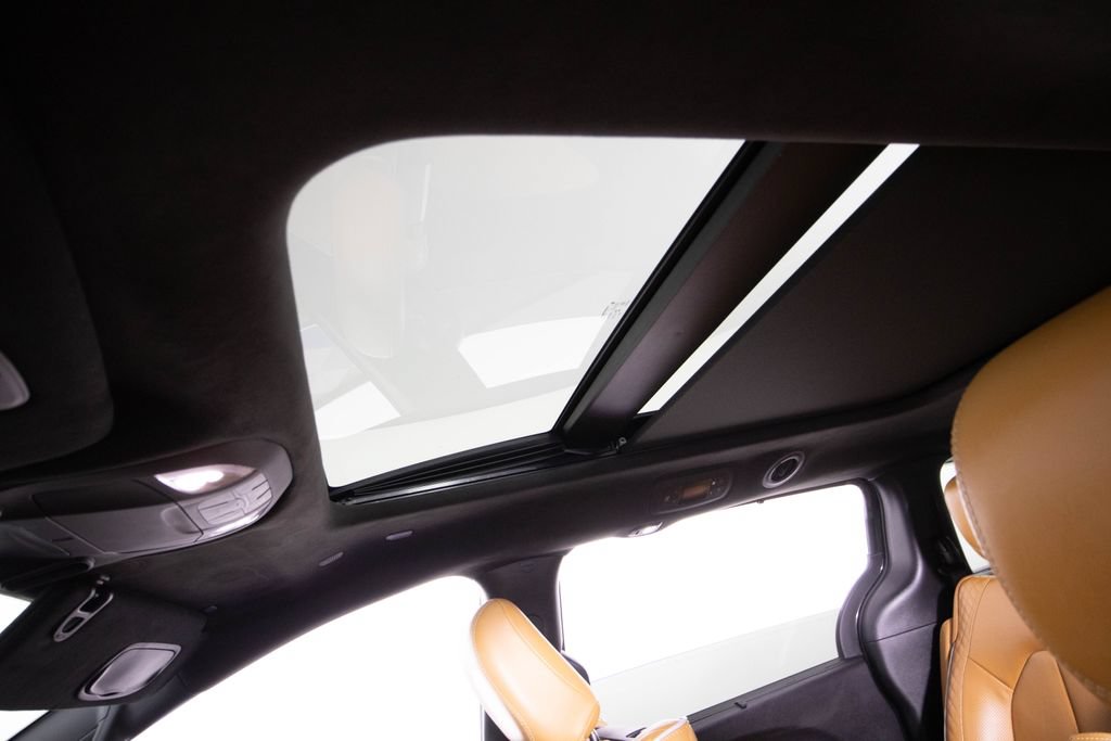 Used 2021 Chrysler Pacifica Pinnacle FWD image 28