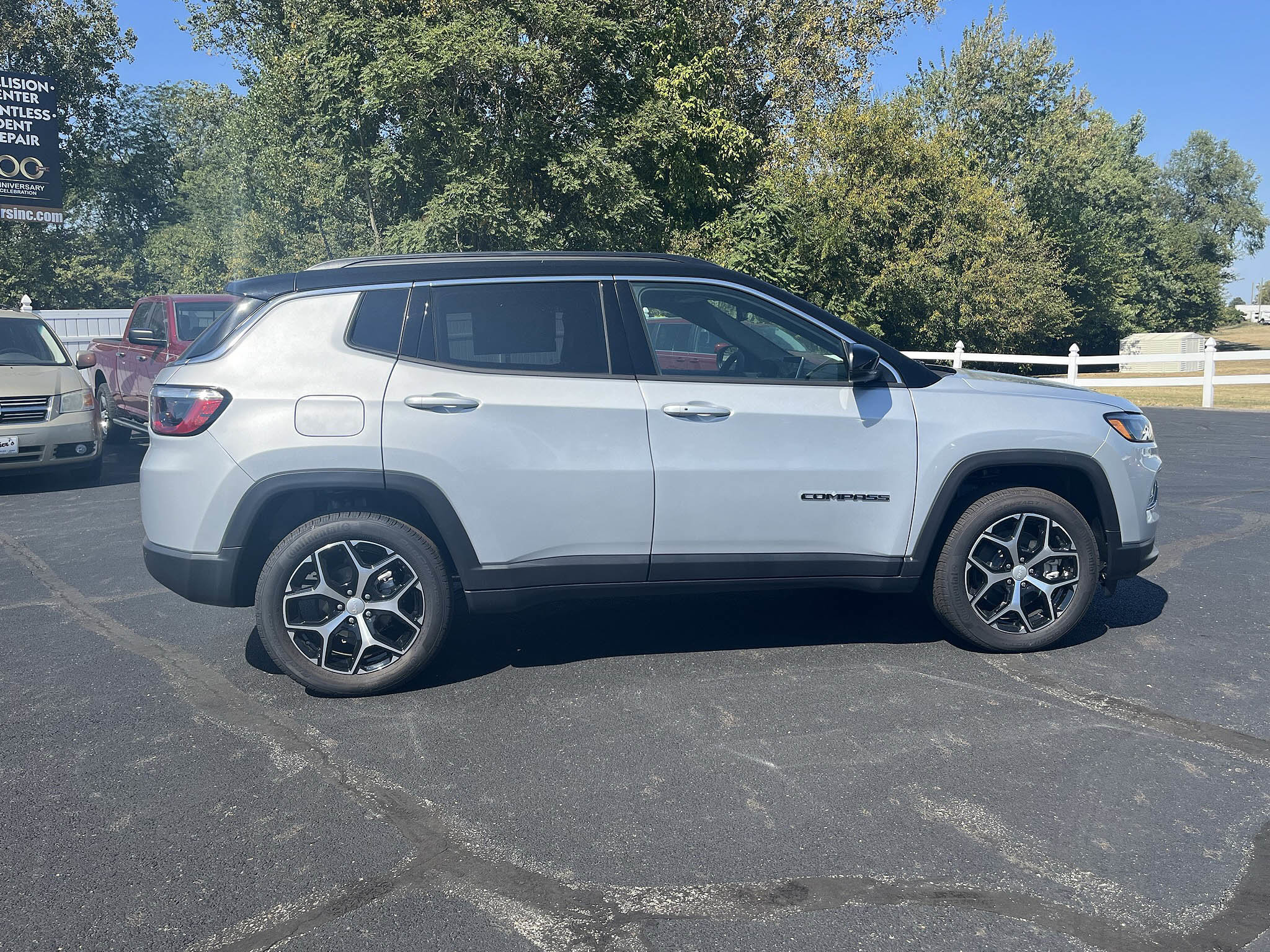 New 2024 Jeep Compass Limited w/ Sun and Sound Group image 11