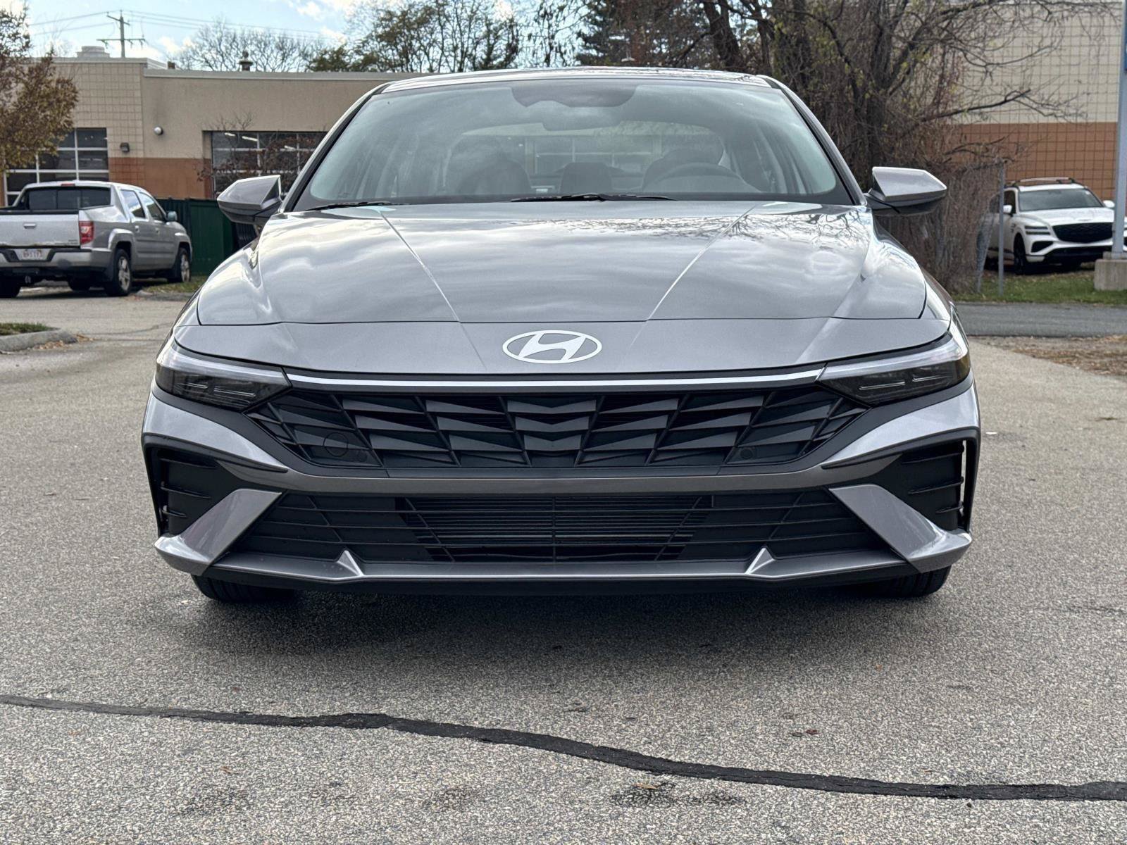 Used 2026 Hyundai Elantra SE FWD image 2