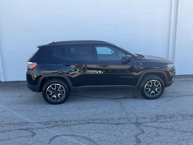 Used 2024 Jeep Compass Trailhawk image 3