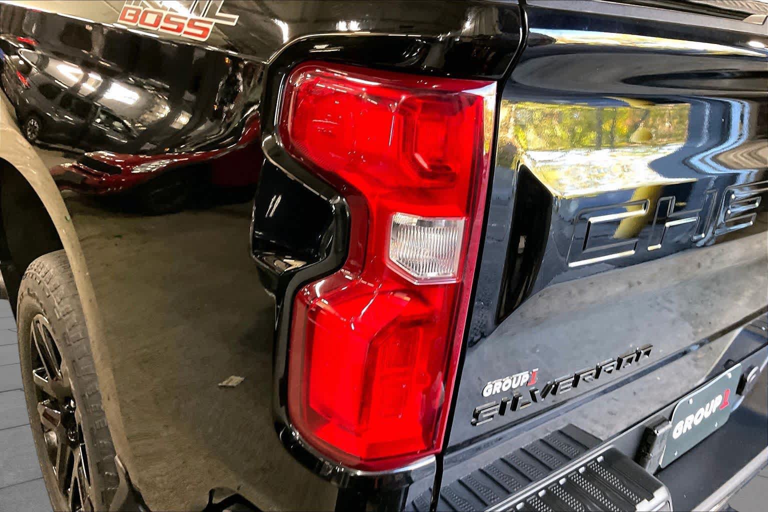 Used 2020 Chevrolet Silverado 1500 LT Trail Boss w/ Midnight Edition AWD/4WD image 29