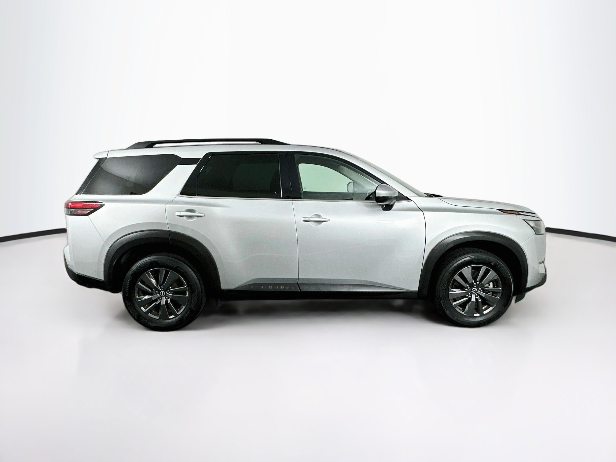 Used 2025 Nissan Pathfinder SV FWD image 10