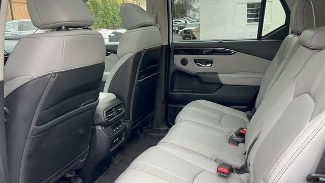 Used 2023 Honda Pilot Touring image 41