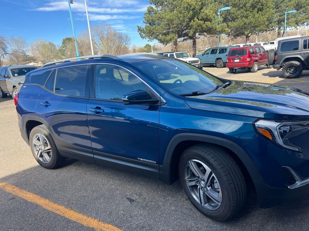 Used 2020 GMC Terrain SLT w/ Preferred Package AWD/4WD image 2