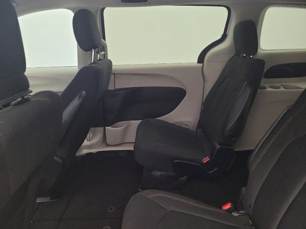 Used 2017 Chrysler Pacifica LX FWD image 18