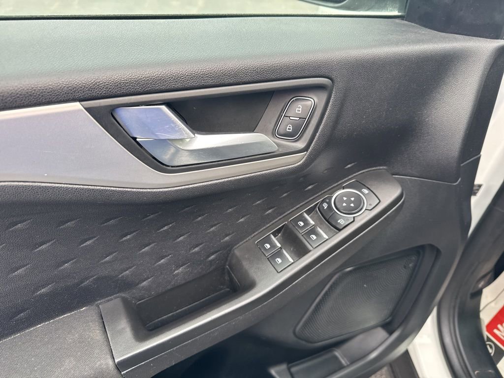 Used 2020 Ford Escape SE image 15