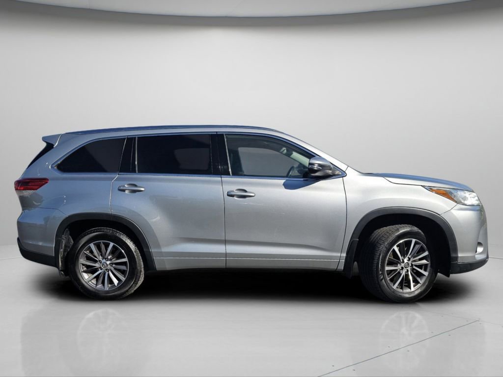 Used 2018 Toyota Highlander XLE AWD/4WD image 26