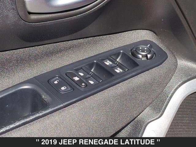 Used 2019 Jeep Renegade Latitude w/ Popular Equipment Group AWD/4WD image 12