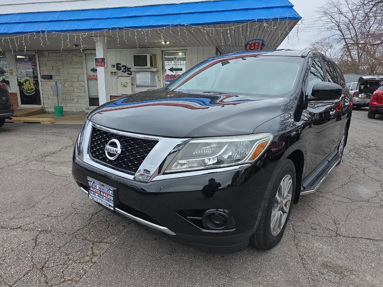Used 2014 Nissan Pathfinder S image 1
