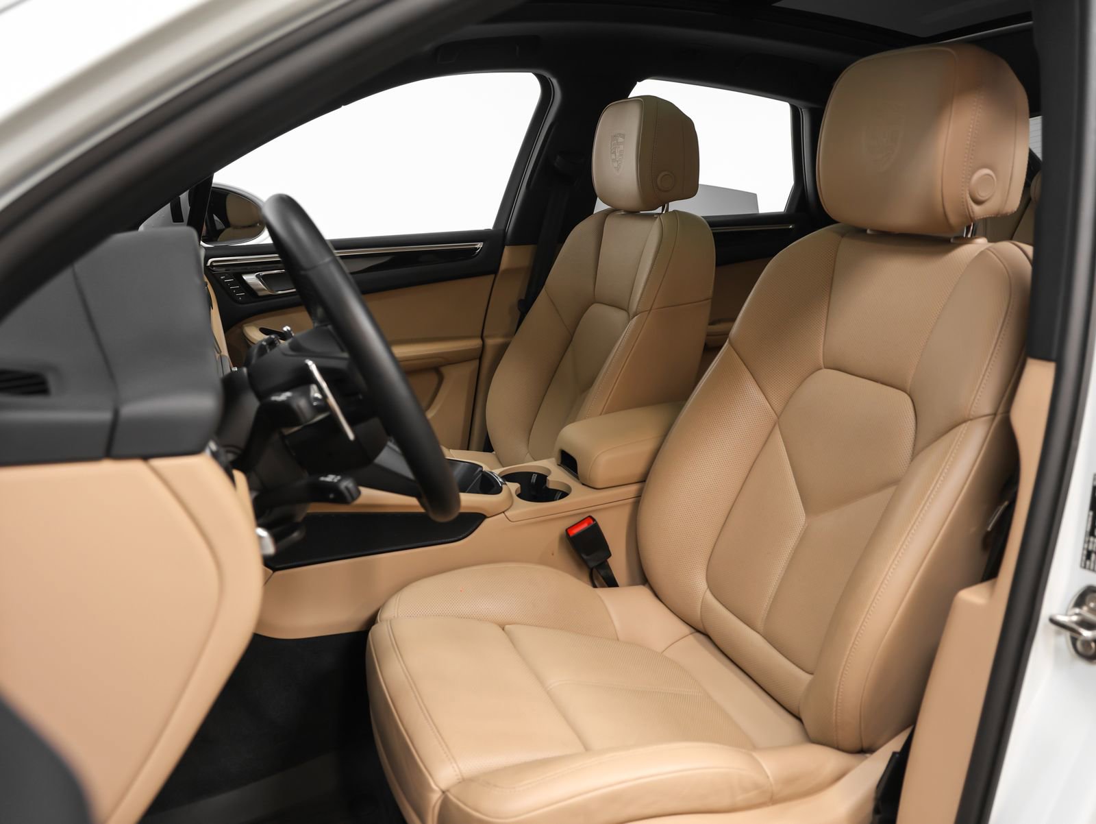 Certified 2023 Porsche Macan AWD/4WD image 40