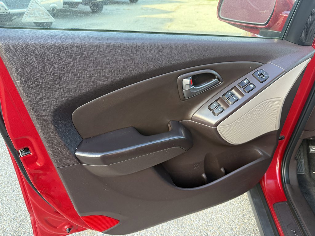 Used 2015 Hyundai Tucson SE image 12